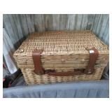 PICNIC BASKET