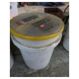 5gal BUCKET & ASSORTED SCREWS