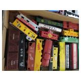 "H O" MODEL TRAIN CARS
