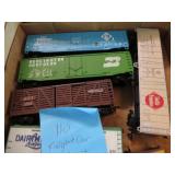 "H O" MODEL TRAIN FREIGHT CARS
