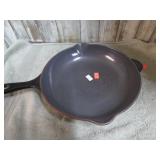 LE CREUSET ENAMEKLED CAST IRON SKILLET