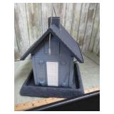 COTTAGE BIRDFEEDER