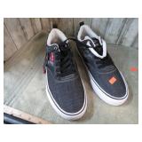 (NWT) LEVIS SHOES -- 9M