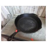 12" LODGE CAST IRON SKILLET