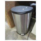 STEP TRASH CAN