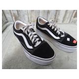 VANS SHOES -- MEN'S 6