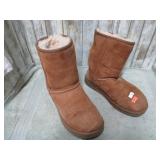 UGG BOOTS -- 7