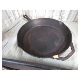 LODGE 12' CAST IRON SKILLET