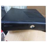 XBOX 360 CONSOLE & 4 GAMES