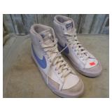 NIKE SHOES -- 5Y