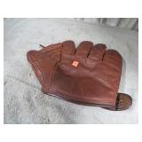 VINTAGE BASE BALL GLOVE