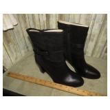 BOOTS -- 11M