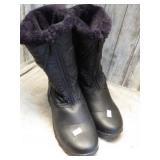 TOTES SNOW BOOTS -- 9M