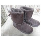 UGG BOOTS -- 3