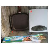 CUTTING BOARD & PAN