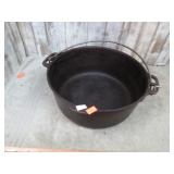 5qt CAST IRON POT
