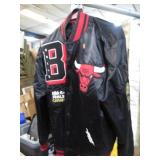 NBA BULLS JACKET -- M
