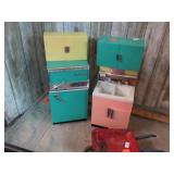 TOY KITCHEN SET & WHEEL BARROW