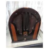 VINTAGE PHILCO TABLE TOP RADIO