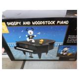SNOOPY & WOODSTOCK ANIMATED PIANO