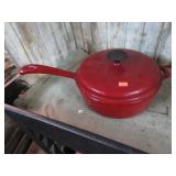 ENAMELED CAST IRON POT W/ LID