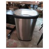TOUCHLESS TRASH CAN
