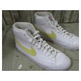 NIKE SHOES -- 7Y