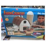 ERTL FARM COUNTRY DAIRY BARN SET
