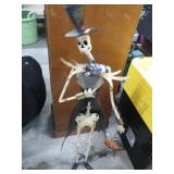 METAL HALLOWEEN SKELETON DECOR