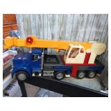 DRIVEN TRUCK CRANE W/ SOUND