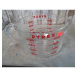 PYREX 2qt MEASURING CUP