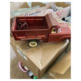 Structo Metal Hydraulic truck- Missing Front Wheels and Metal Top