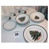 Christmas Dishes: Totally Today: 4 Dinner Plates, 4 Bowls, 4 Saucers, 4 Cups, 8 Dessert Plates