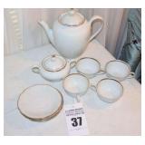 Bovaria Porcelain "Winsiegel" gold Trim Tea Pot, Sugar Bowl with lid, 4 cups, 4 saucers (a few chips)