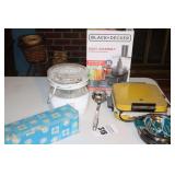 Black & Decker 8 cup Food Processor, Betty Crocker Steamer, Electric Knife, Sears Waffle/grill & stove reflectors (mw)