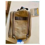 Columbia Hanging Travel Kit