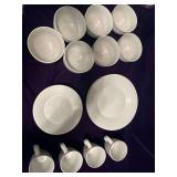 Miscellaneous Pieces Pfaltzgraff Sierra White - 3 Dinner Plates, 5 Sandwich Plates, 7 Bowls and 4 Cups