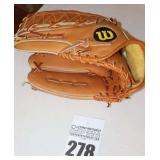 Wilson A2000 Right Hand Glove - Like New