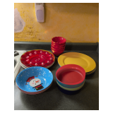 Assorted Plastic Dishes