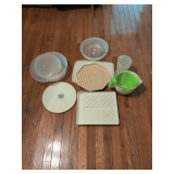 Assorted Kitchen Plasticware