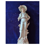 10' Figurine