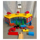 Thomas and Friends Wooden Roundhouse Tidmouth Train Station and Wooden Play Pieces