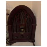Retro Cathedral AM/FM Reproduction Radio