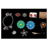 Vintage Daisy Pins and Jewelry