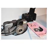 LOT OF VINTAGE CAMERAS (UNTESTED)