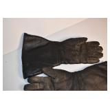 BLACK LEATHER GAUNTLET GLOVES
