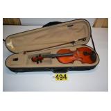 1/2 SIZE VIOLIN WITH BOW AND CASE