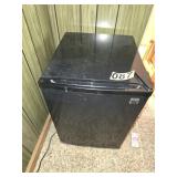 mini fridge works