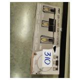 3 LIGHT VANITY FIXTURE