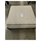 STORAGE OTTOMAN WITH REVERSABLE TRAY